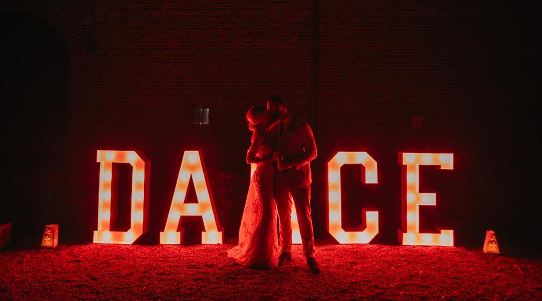 Lichtletters op bruiloft